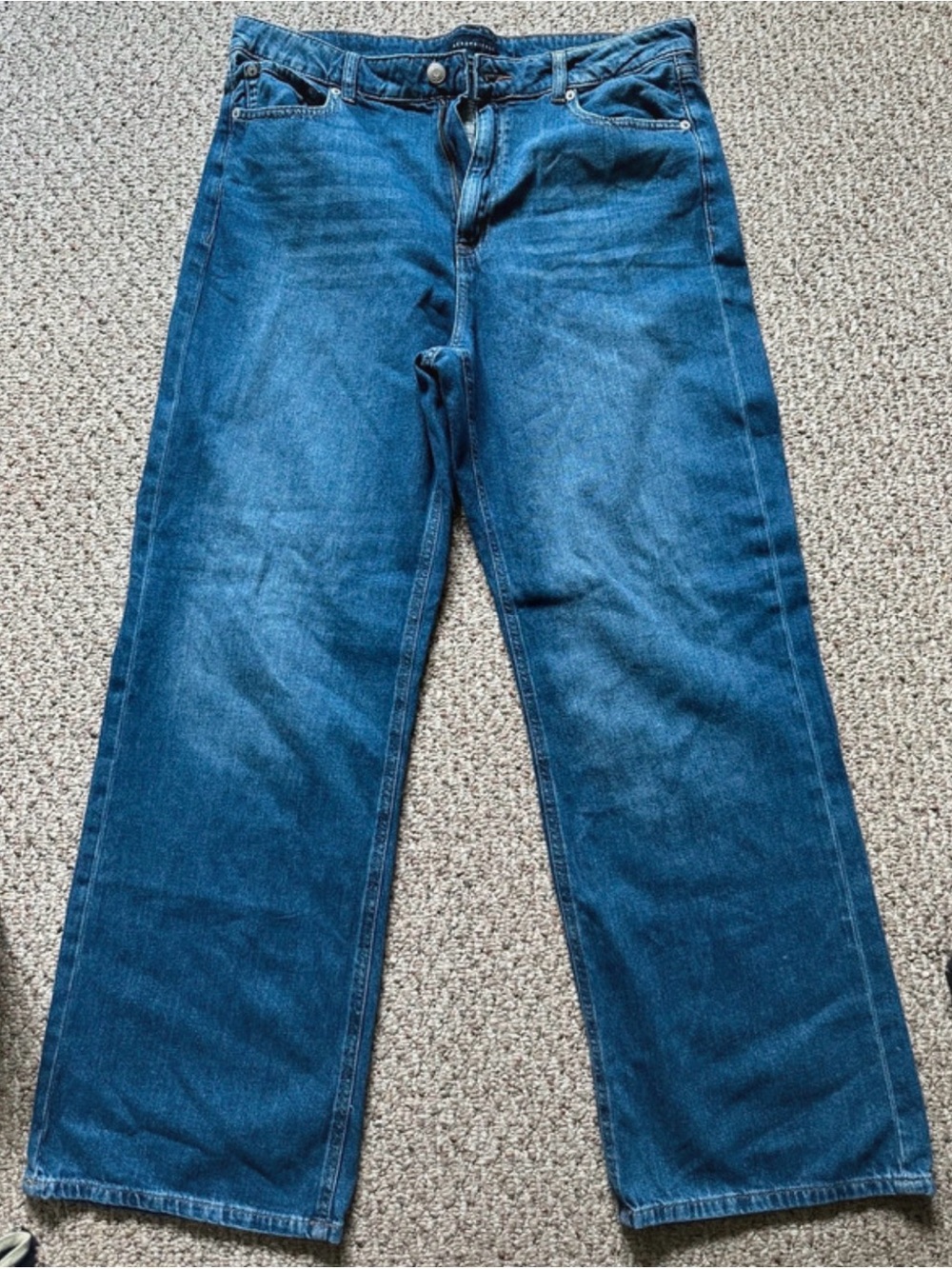Aeropostale women’s Straight-Leg Jeans in Deep Blue Wash